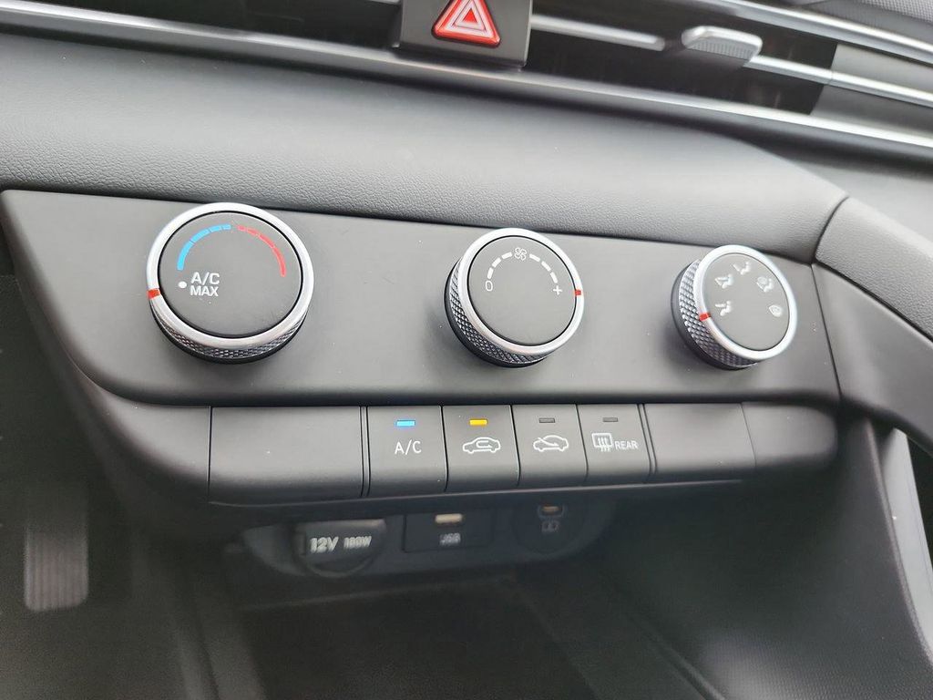 2024 Hyundai Elantra SE - Photo 26