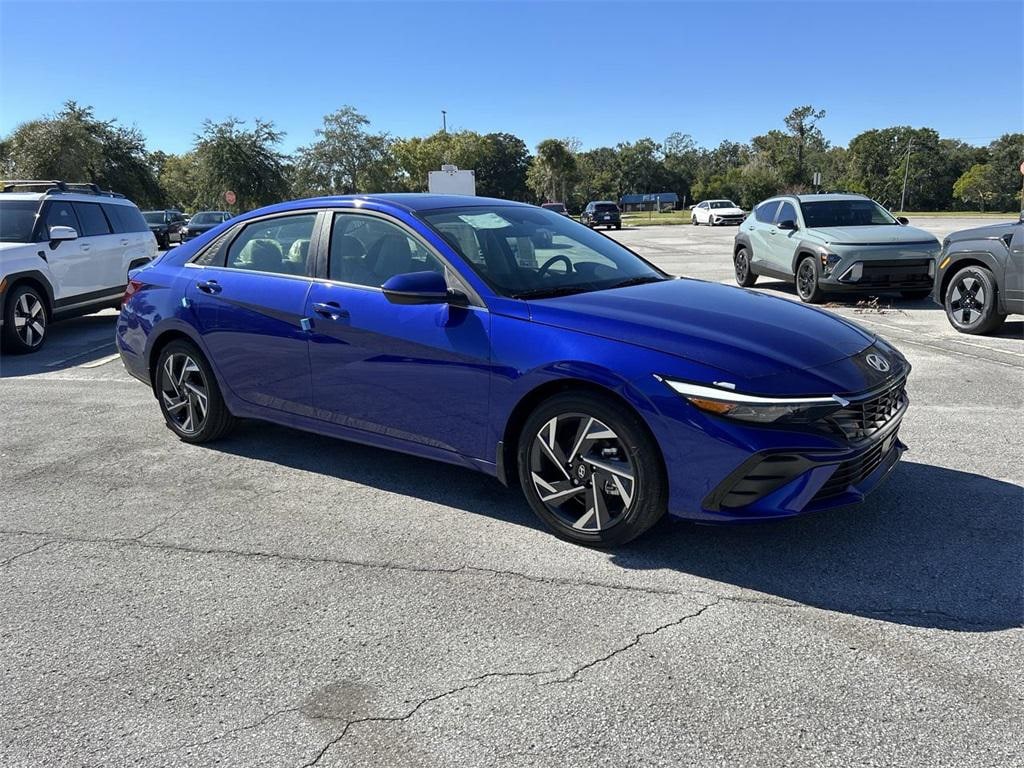 New 2025 Hyundai Elantra Limited Sedan