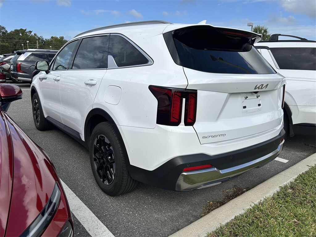 2025 Kia Sorento S photo 2