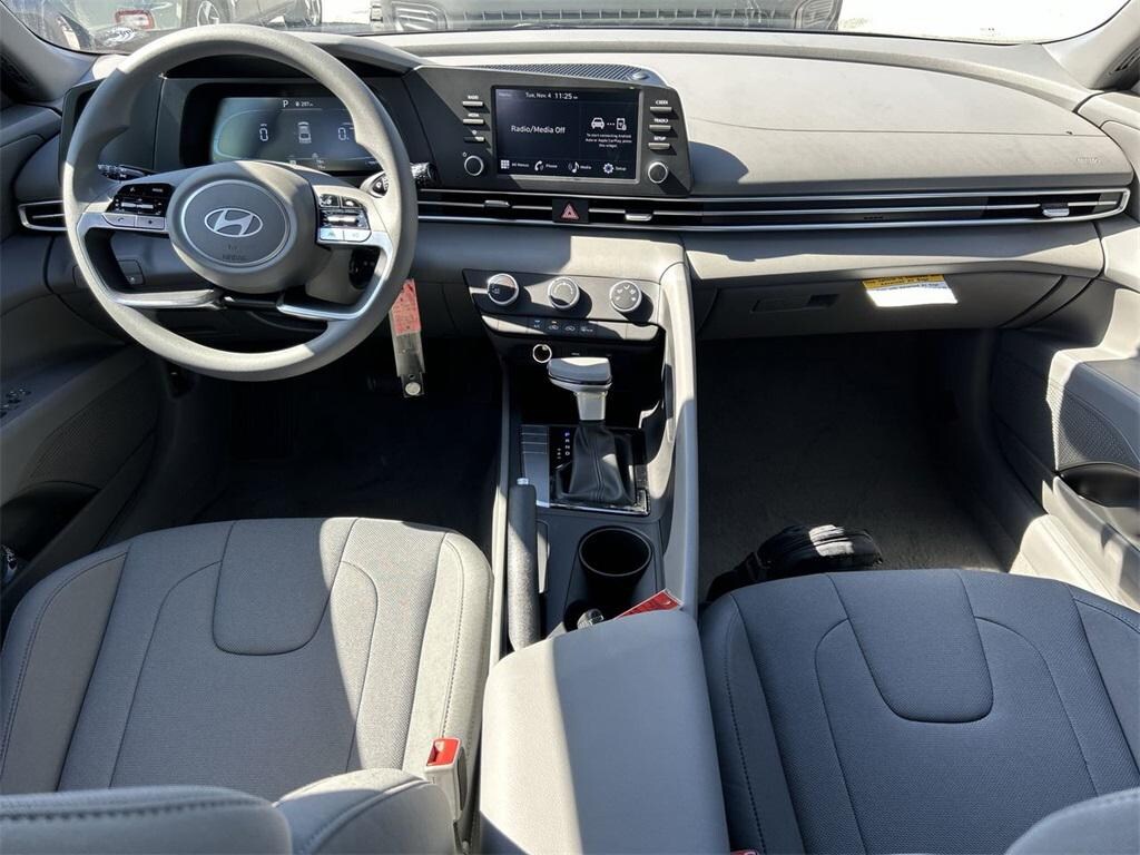 New 2025 Hyundai Elantra SE Sedan