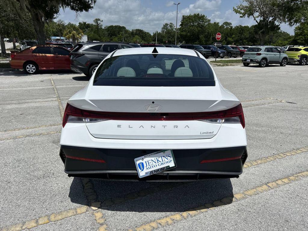 2025 Hyundai Elantra Limited - Photo 11