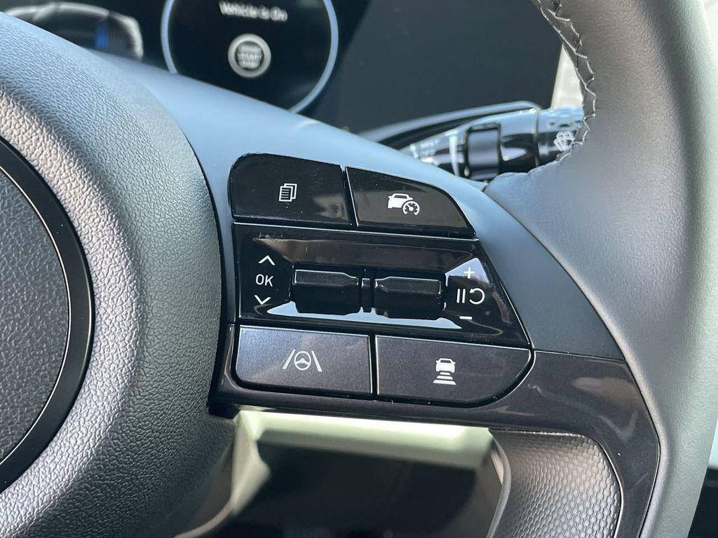 2025 Hyundai Elantra Limited - Photo 29