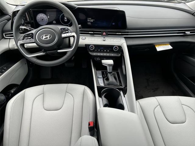 2025 Hyundai Elantra Limited photo 2