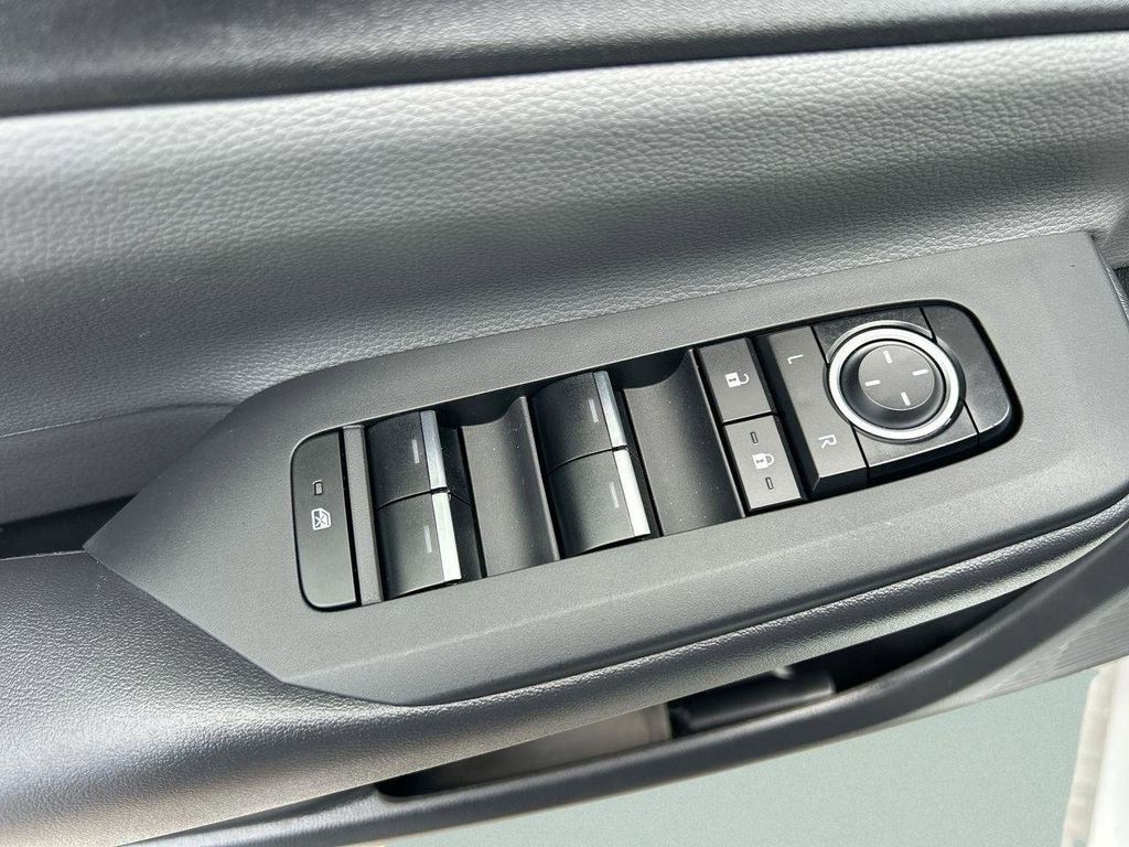 2024 Toyota Prius XLE - Photo 20
