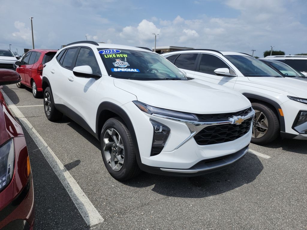 Used 2025 Chevrolet Trax LT SUV