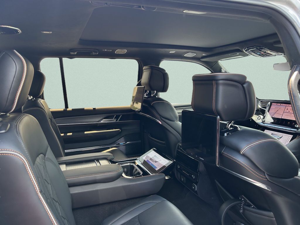 2023 Jeep Grand Wagoneer Series III - Photo 21