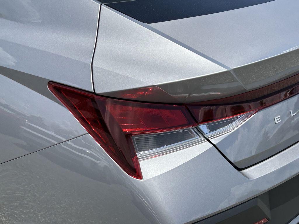 2025 Hyundai Elantra SE - Photo 31