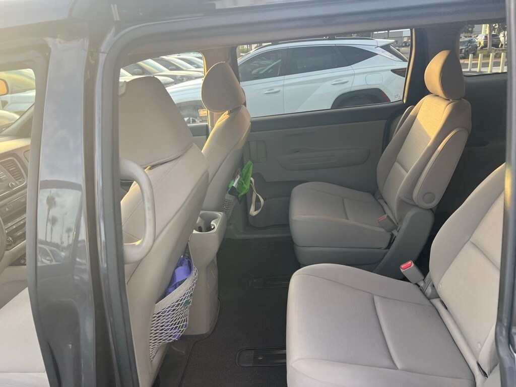 2015 Kia Sedona LX photo 4