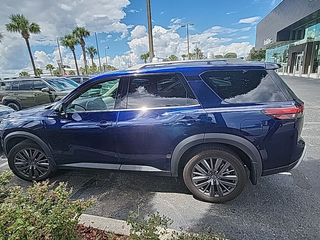 Used 2023 Nissan Pathfinder SL SUV
