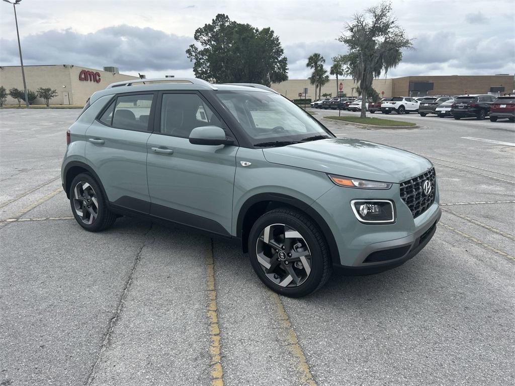 2025 Hyundai Venue Limited photo 2