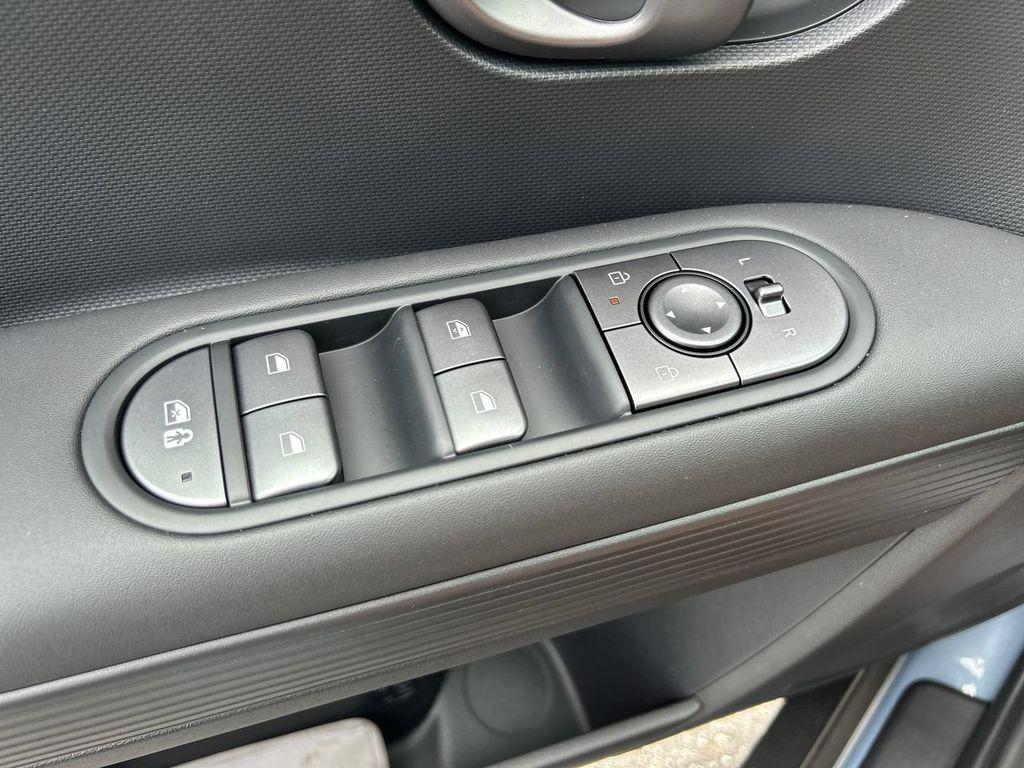 2025 Hyundai IONIQ 5 SE - Photo 21
