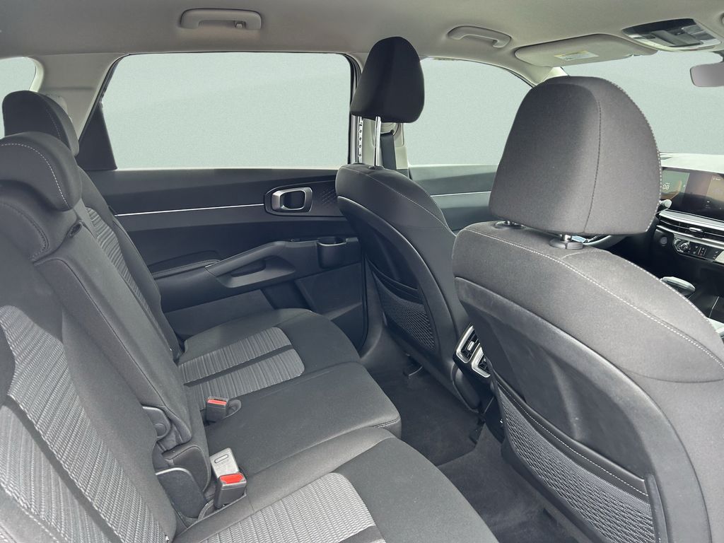 2024 Kia Sorento LX - Photo 21