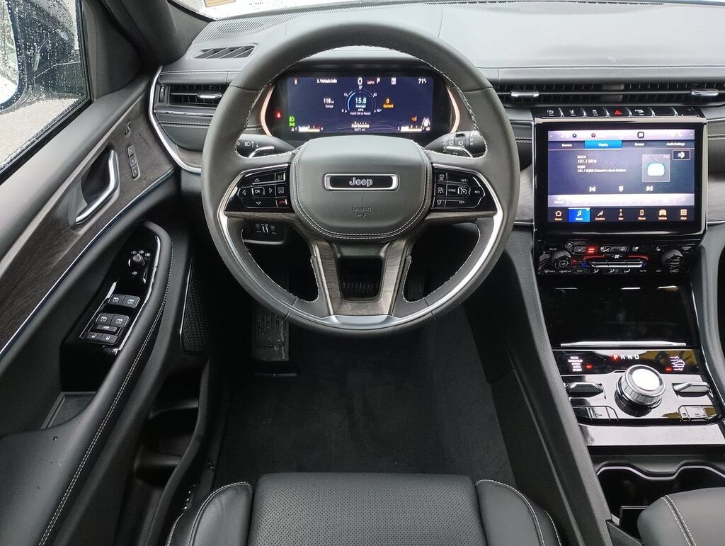 Used 2023 Jeep Grand Cherokee Overland SUV