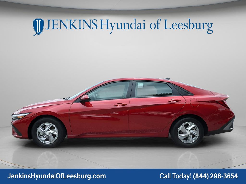 2024 Hyundai Elantra SE - Photo 8
