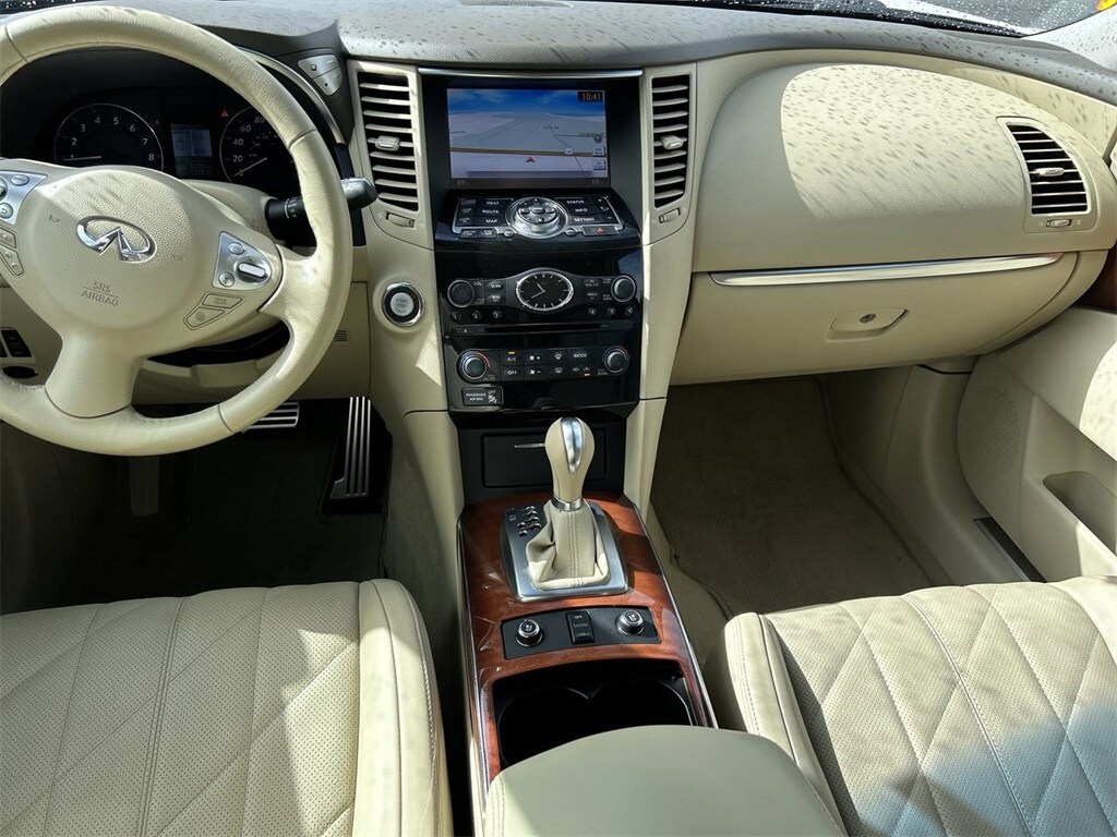 2016 Infiniti QX70 Base photo 3