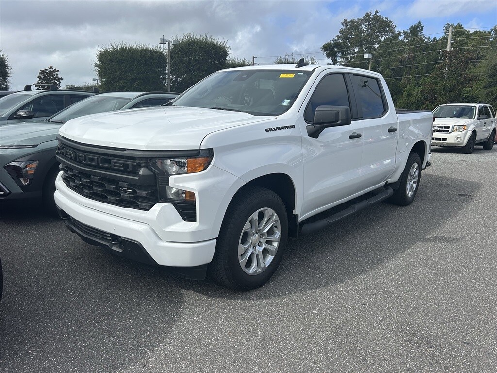 2023 Chevrolet Silverado 1500 Custom photo 3