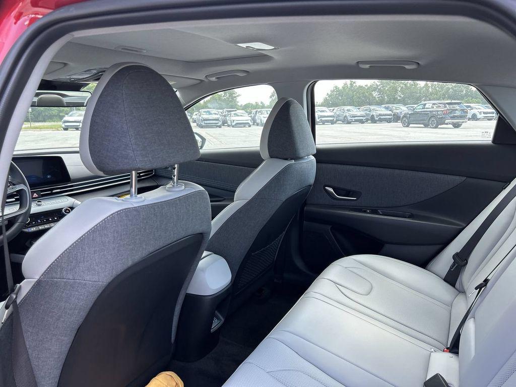 2025 Hyundai Elantra Limited - Photo 20
