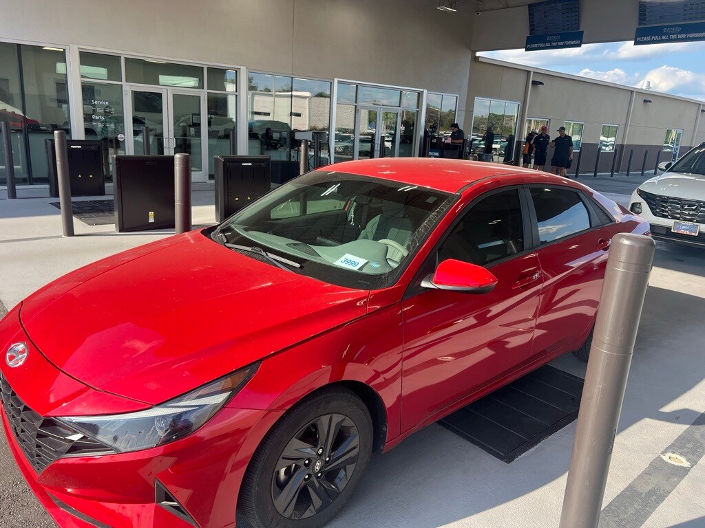 2021 Hyundai Elantra SEL photo 2