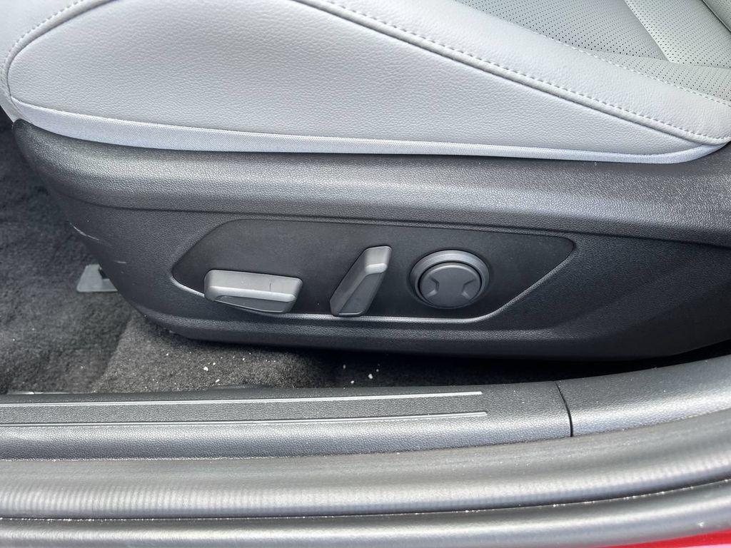 2025 Hyundai Elantra Limited - Photo 23