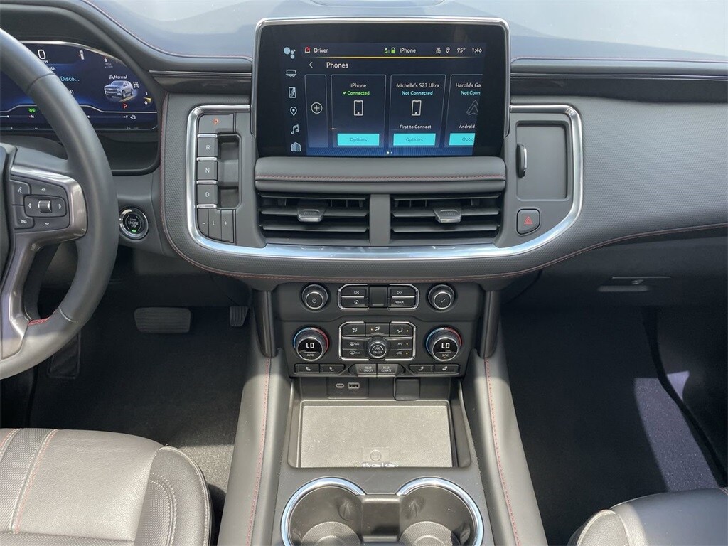 2023 Chevrolet Suburban RST photo 4