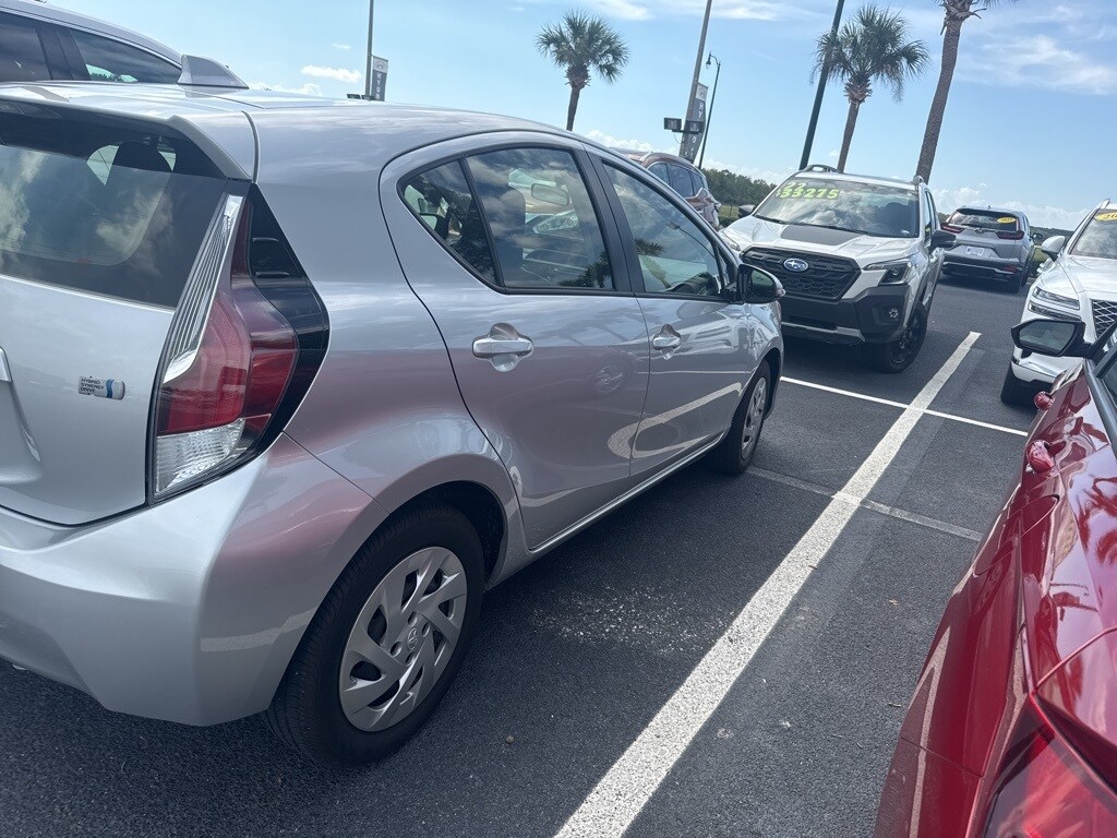 2016 Toyota Prius C Four photo 3