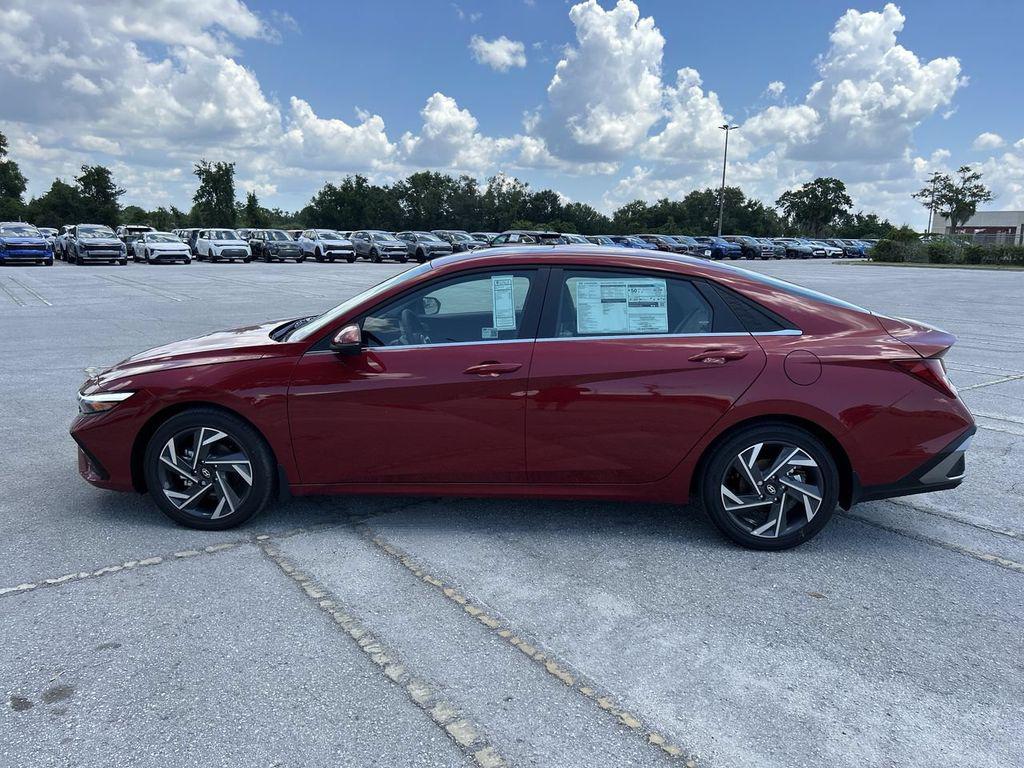 2025 Hyundai Elantra Limited - Photo 14
