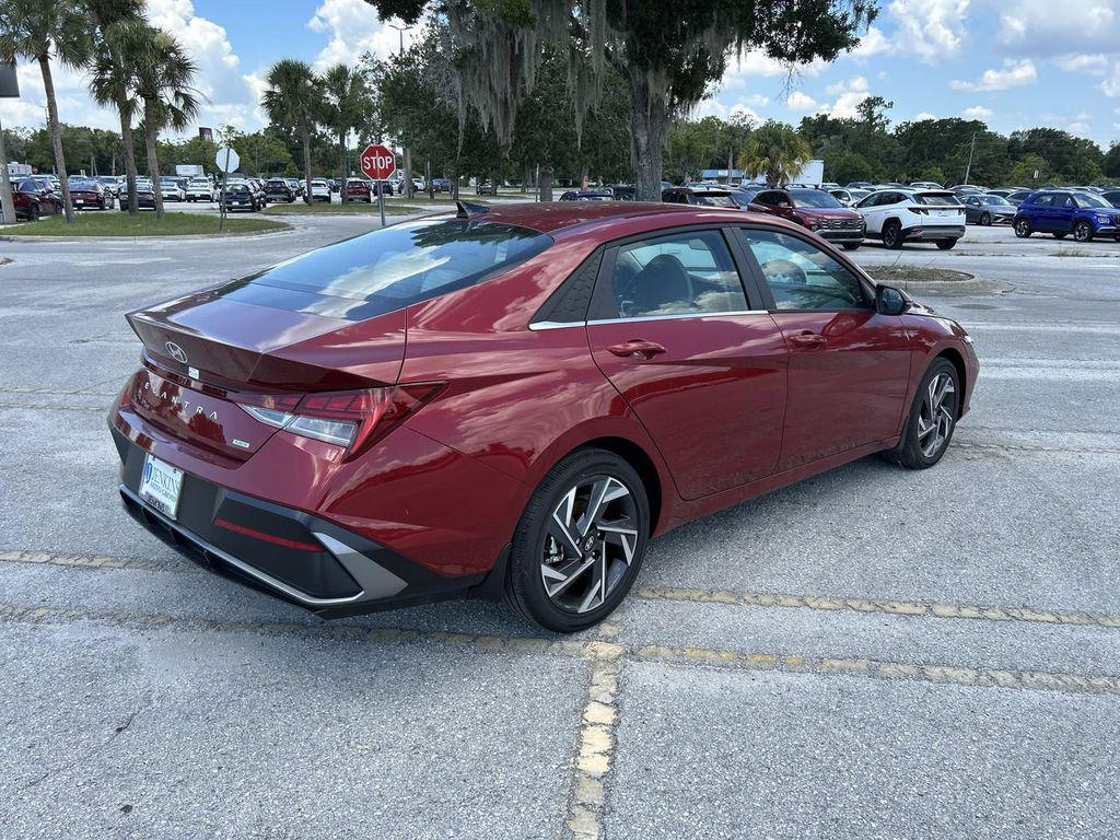 2025 Hyundai Elantra Limited - Photo 11