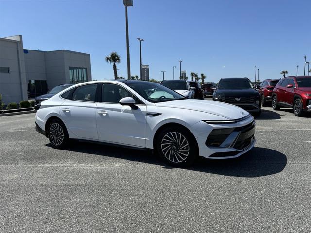 2025 Hyundai Sonata Hybrid Limited photo 2