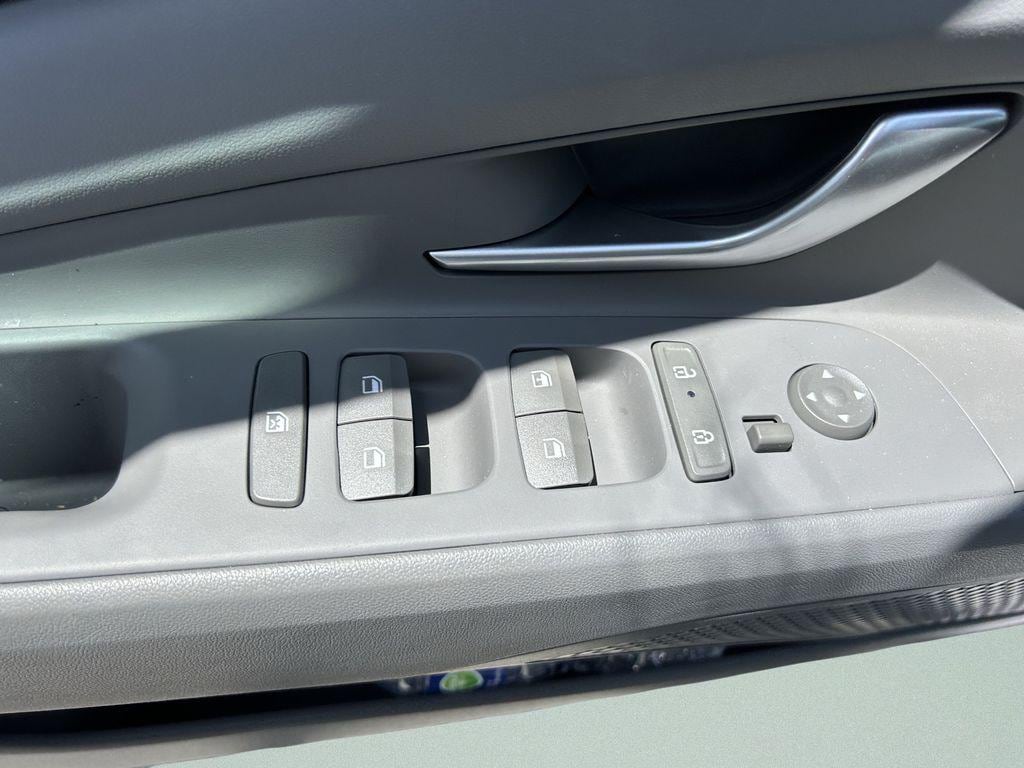 2025 Hyundai Elantra SE - Photo 20