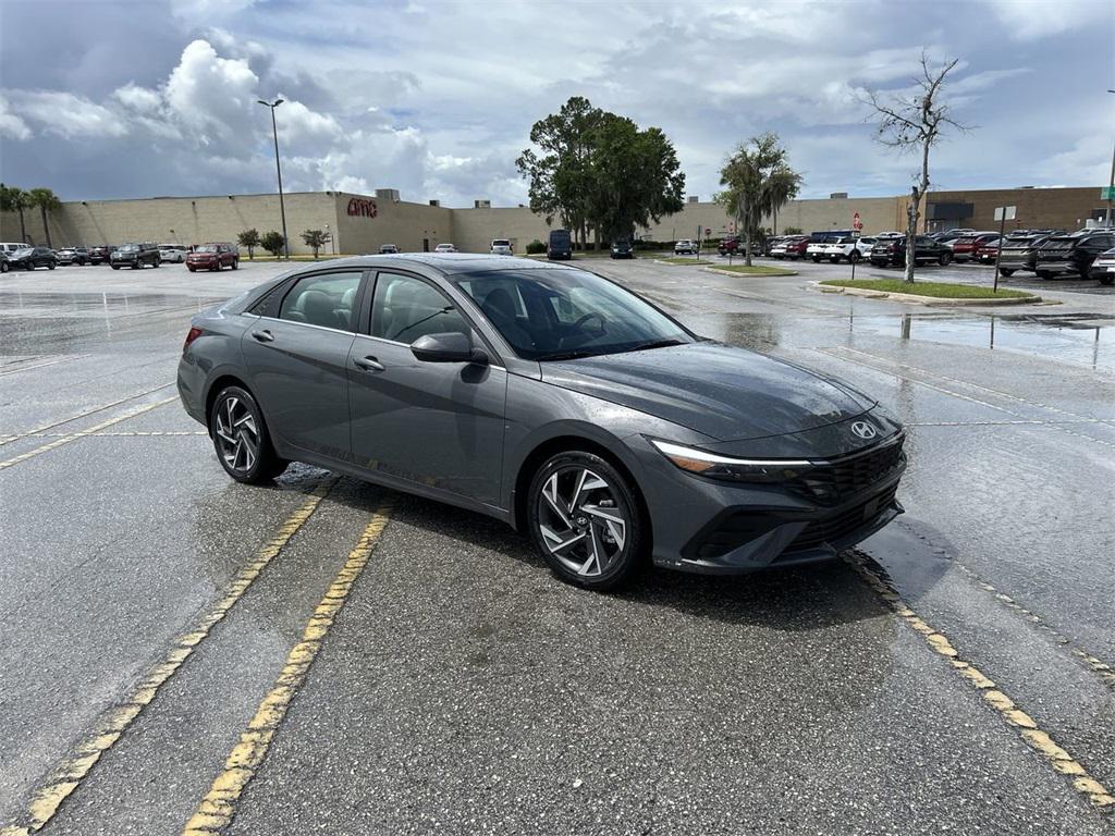 2025 Hyundai Elantra Hybrid Limited photo 2