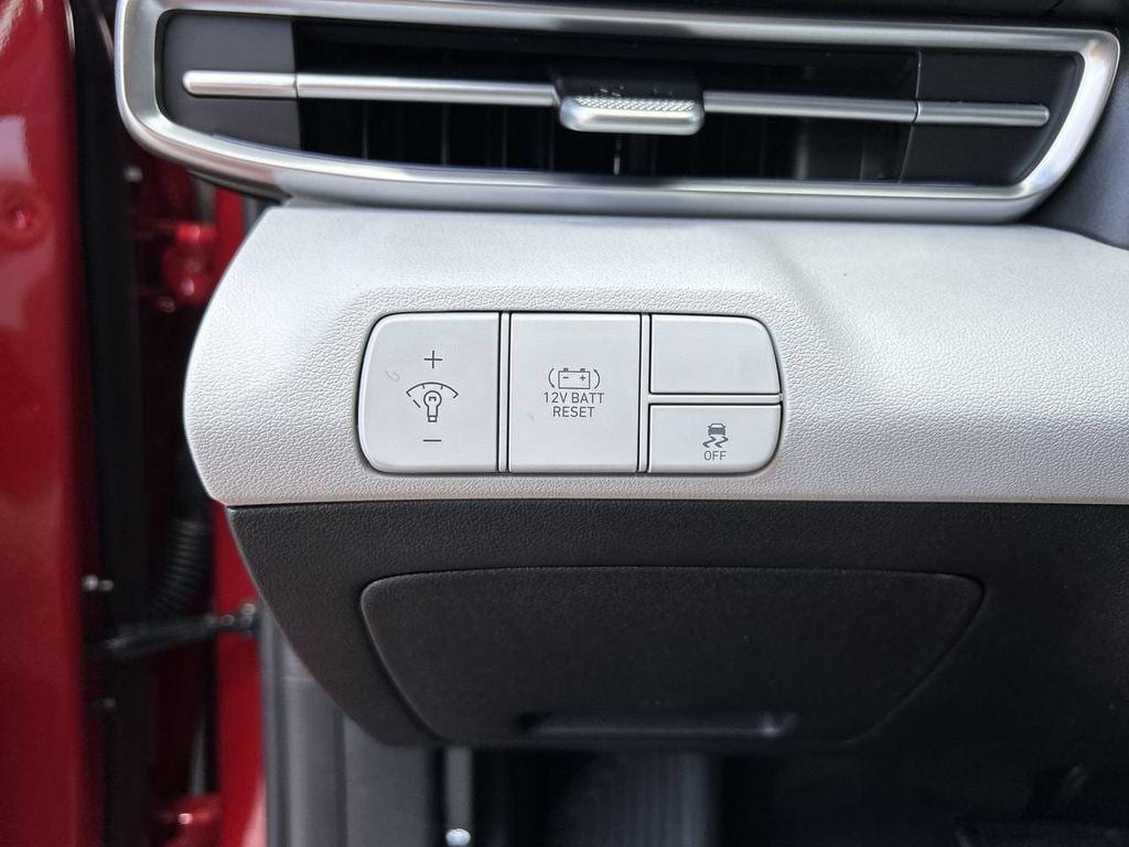 2025 Hyundai Elantra Limited - Photo 27
