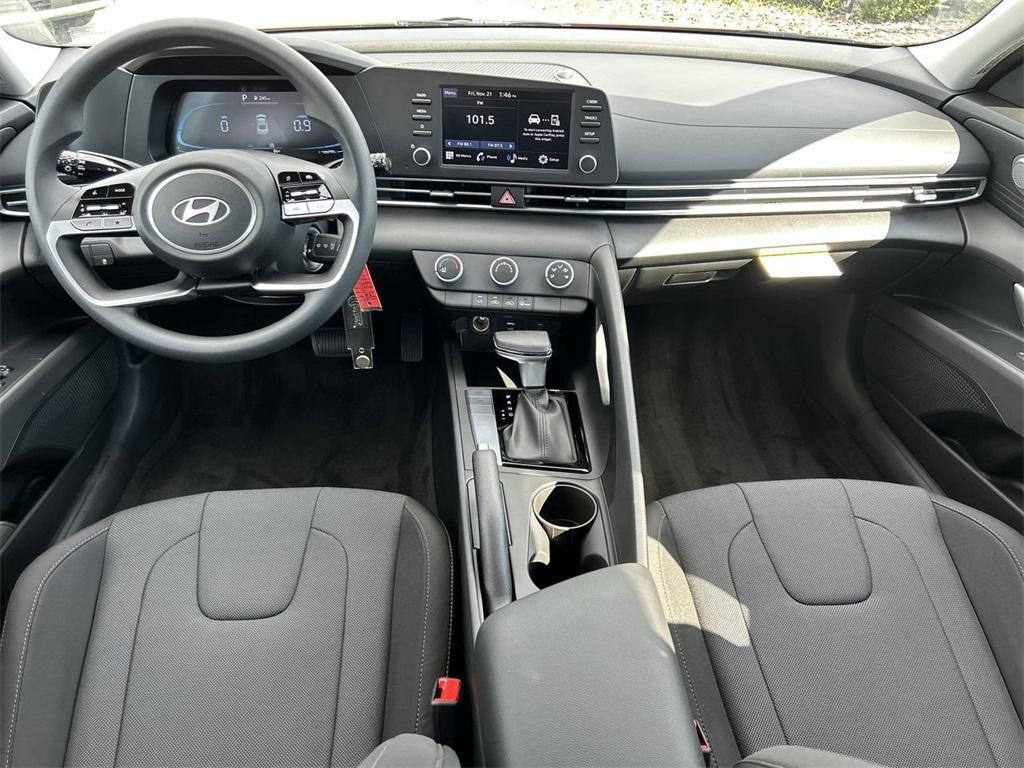 New 2026 Hyundai Elantra SE Sedan