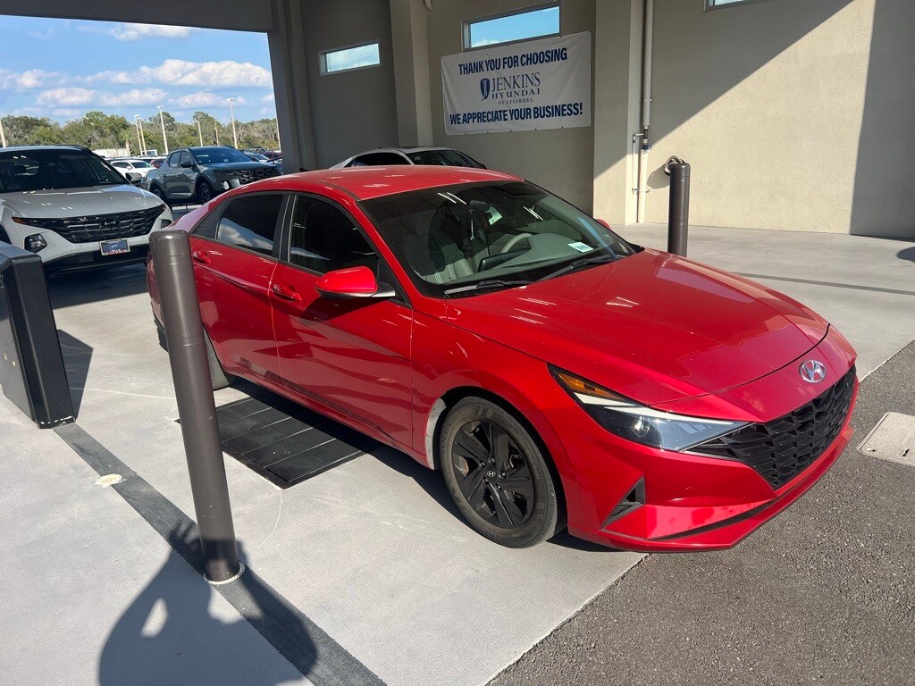 2021 Hyundai Elantra SEL photo 3