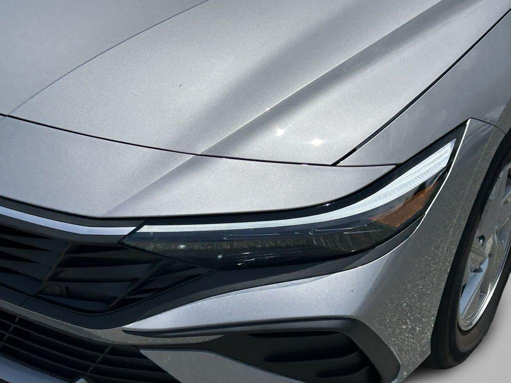 2025 Hyundai Elantra SE - Photo 30