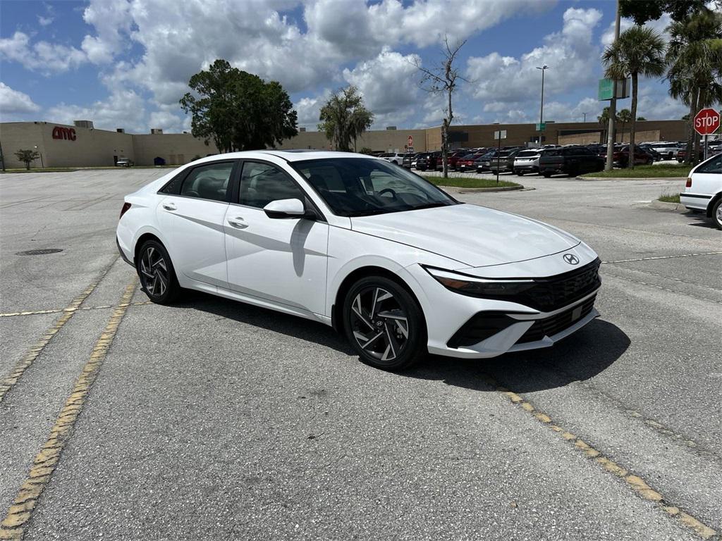 2025 Hyundai Elantra Limited photo 2