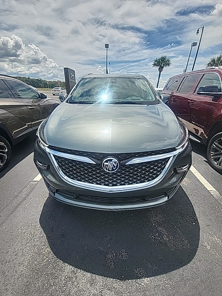 2022 Buick Enclave Avenir photo 2
