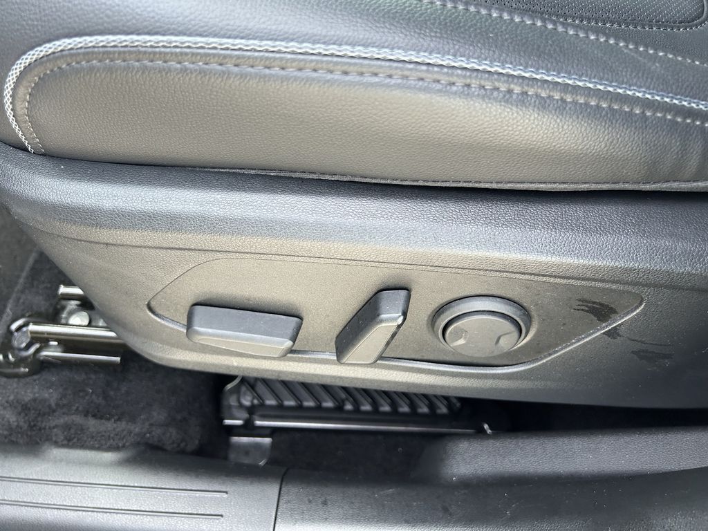 2025 Hyundai Tucson Limited - Photo 23