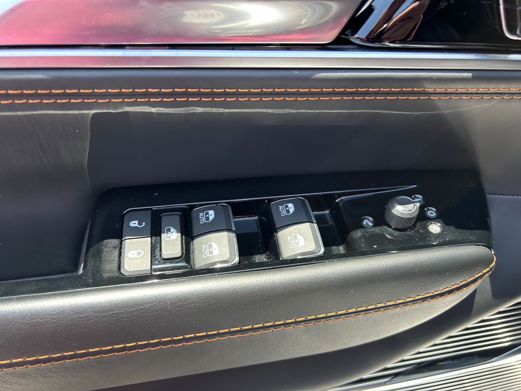 2023 Jeep Grand Wagoneer Series III - Photo 23