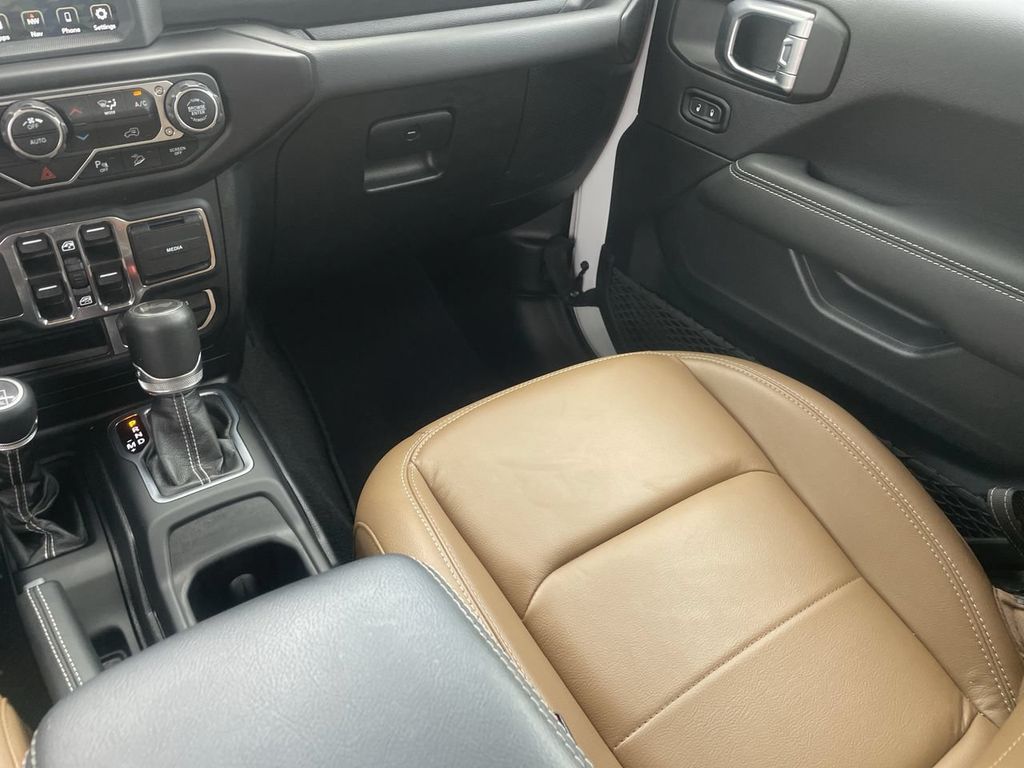 2020 Jeep Wrangler Unlimited Sahara - Photo 18