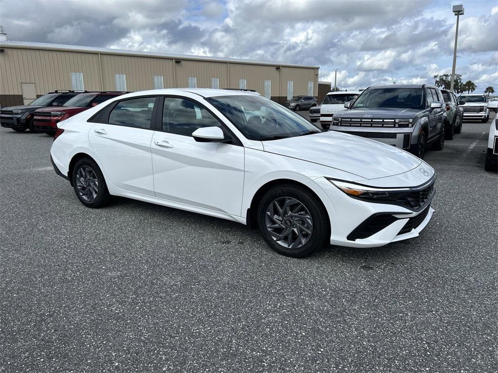 2026 Hyundai Elantra Hybrid Blue photo 2