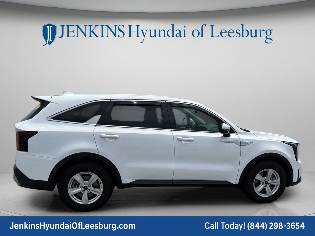 Used 2024 Kia Sorento LX SUV
