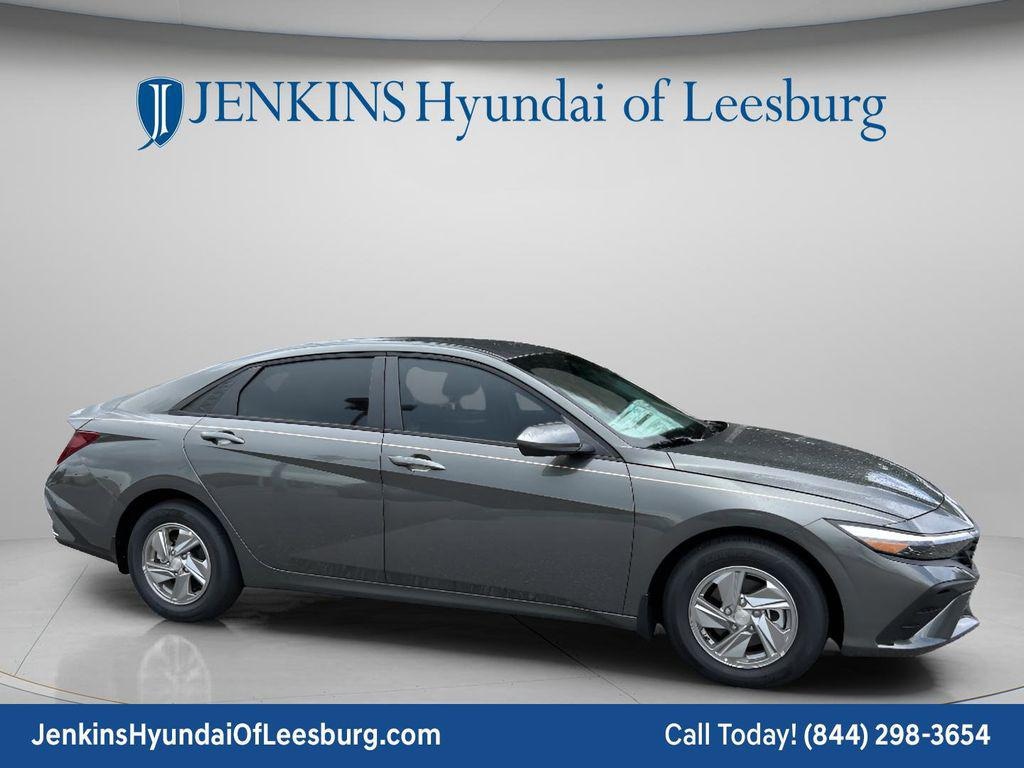 New 2026 Hyundai Elantra SE Sedan