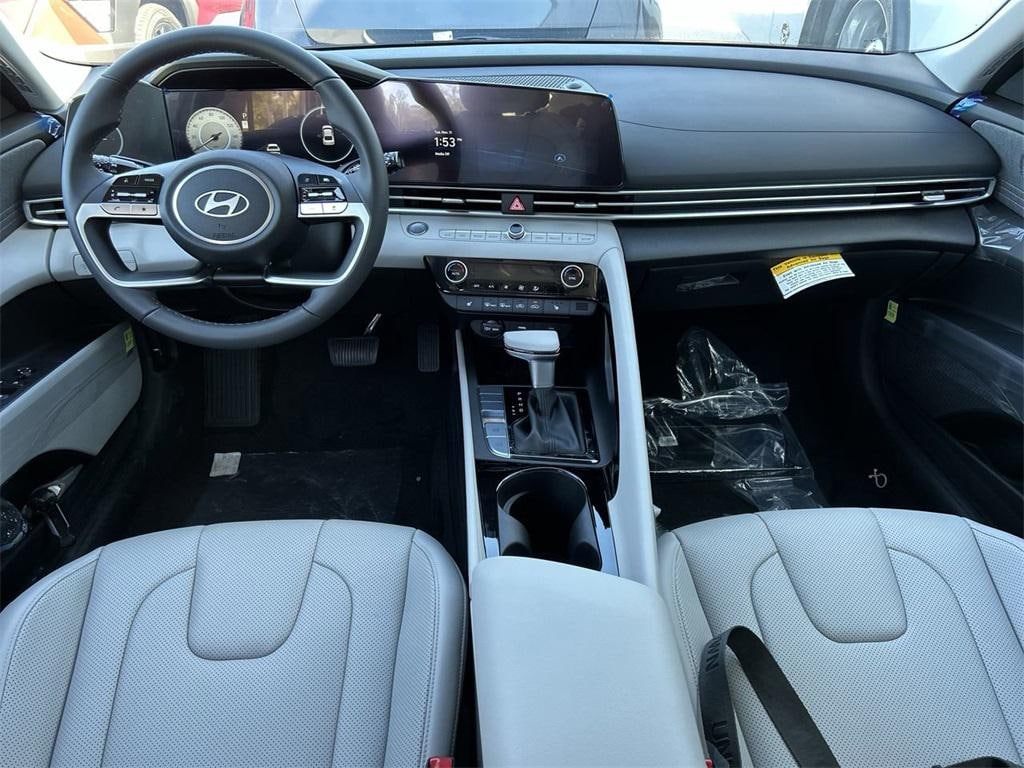 New 2025 Hyundai Elantra Limited Sedan