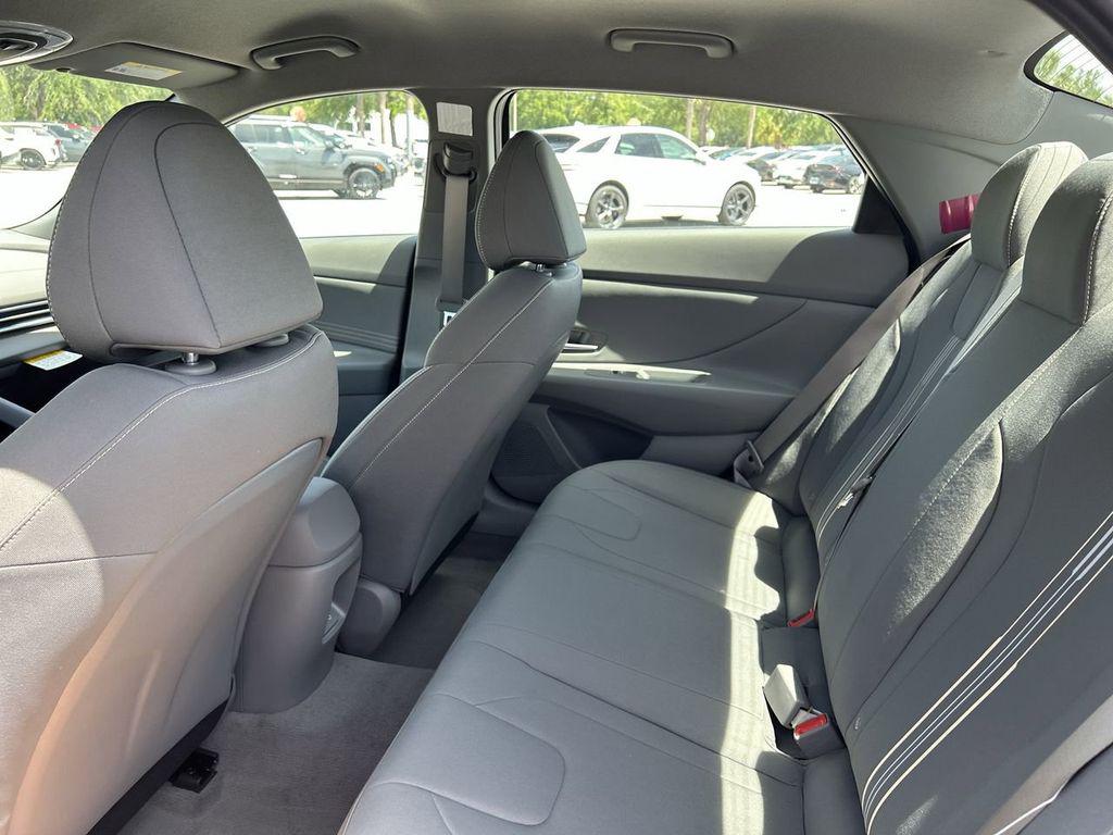 2025 Hyundai Elantra Blue - Photo 19