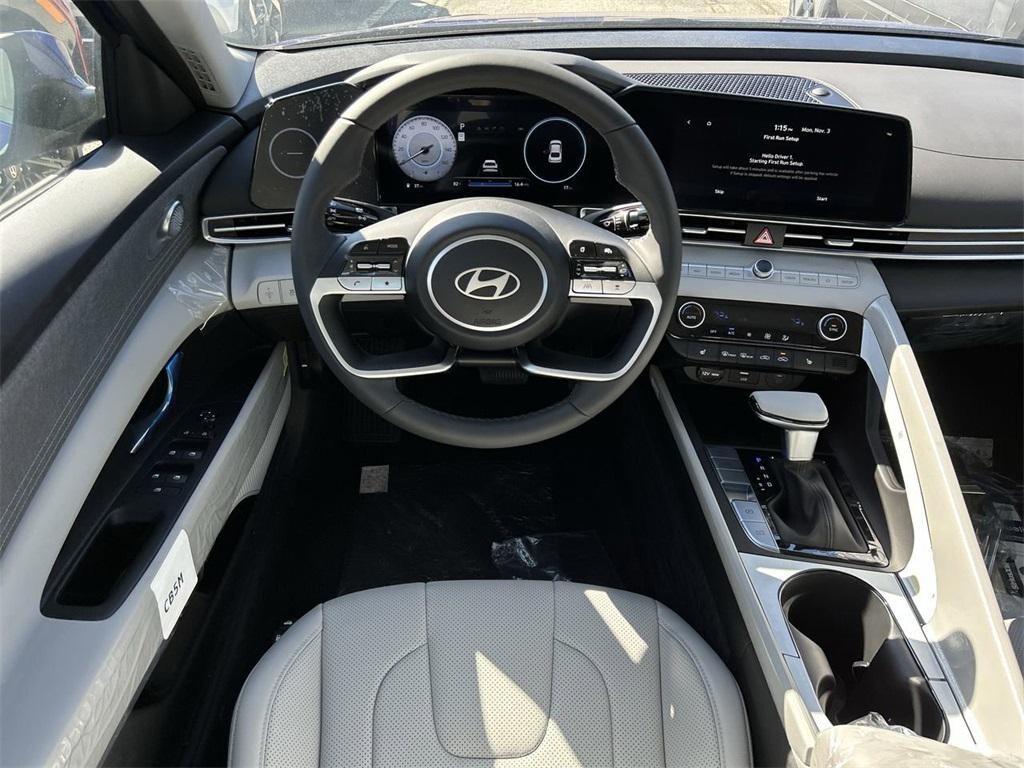 New 2025 Hyundai Elantra Limited Sedan