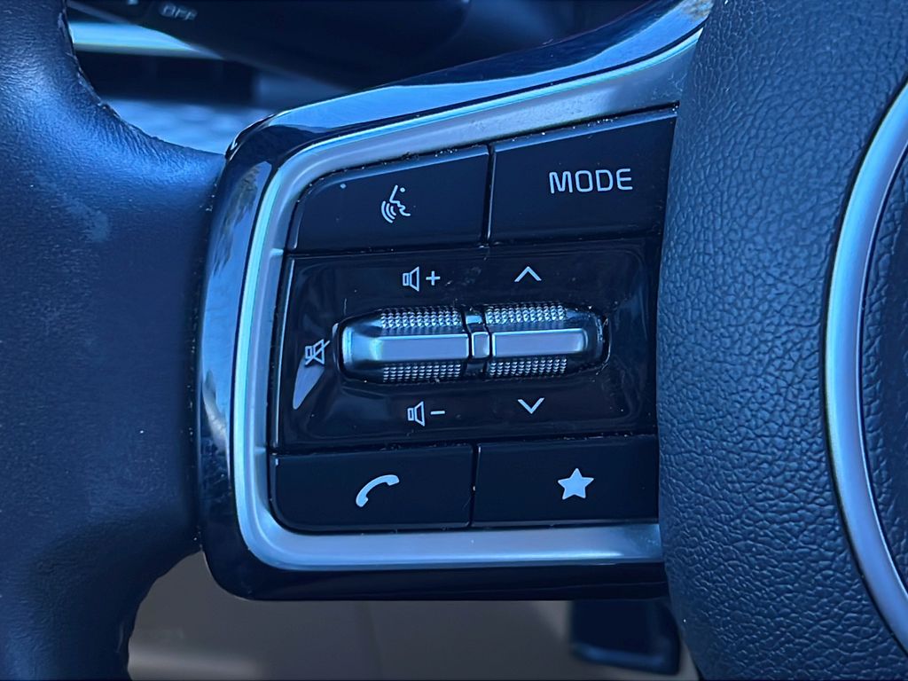 2024 Kia Carnival LX Seat Pkg - Photo 17