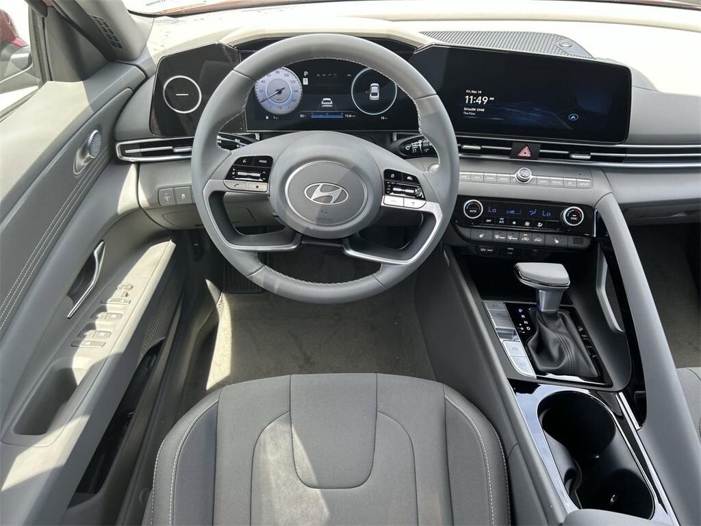 New 2025 Hyundai Elantra SEL Convenience Sedan