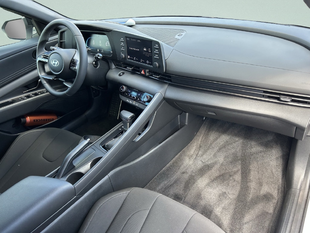 2025 Hyundai Elantra SEL - Photo 16