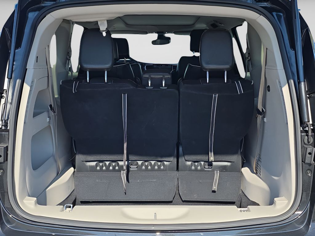 2024 Chrysler Pacifica Limited - Photo 14