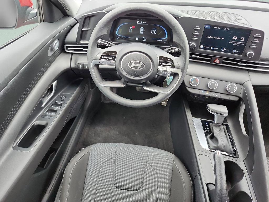 2024 Hyundai Elantra SE - Photo 16